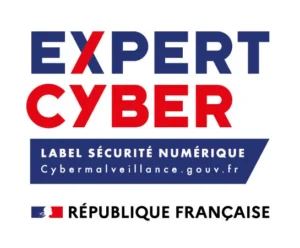Logo de l'Expert Cyber, indiquant le label de sécurité numérique, avec les mots 'EXPERT CYBER' en rouge et bleu, accompagné de la mention 'LABEL SÉCURITÉ NUMÉRIQUE' et du site Cybermalveillance.gouv.fr, ainsi que le logo de la République Française.